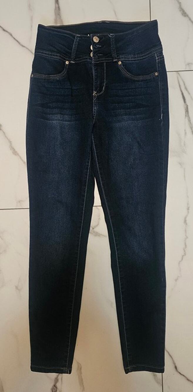 WallFlower Women's High Waisted Skinny Jeans Dark Wash Short